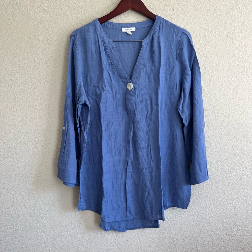 Como Blu • Blue V-Neck Button Top